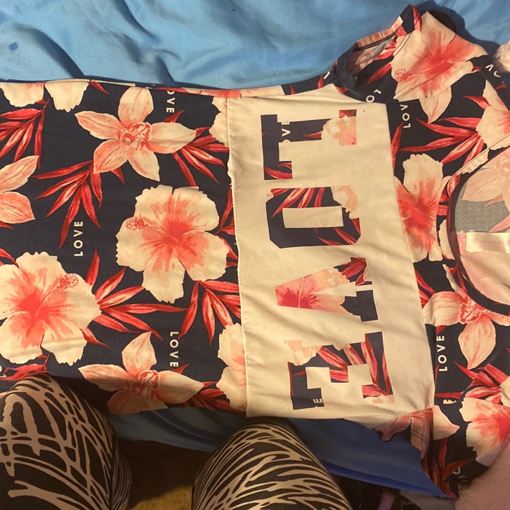 Love shirt xs